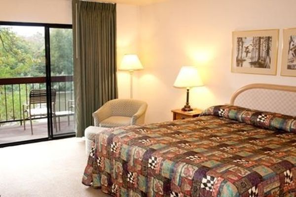 THE RIVERSIDE INN (Grants Pass)